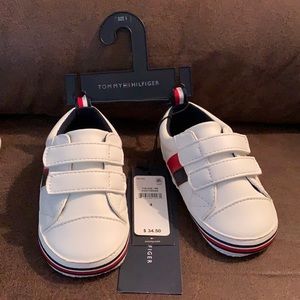 Soft bottom baby shoes